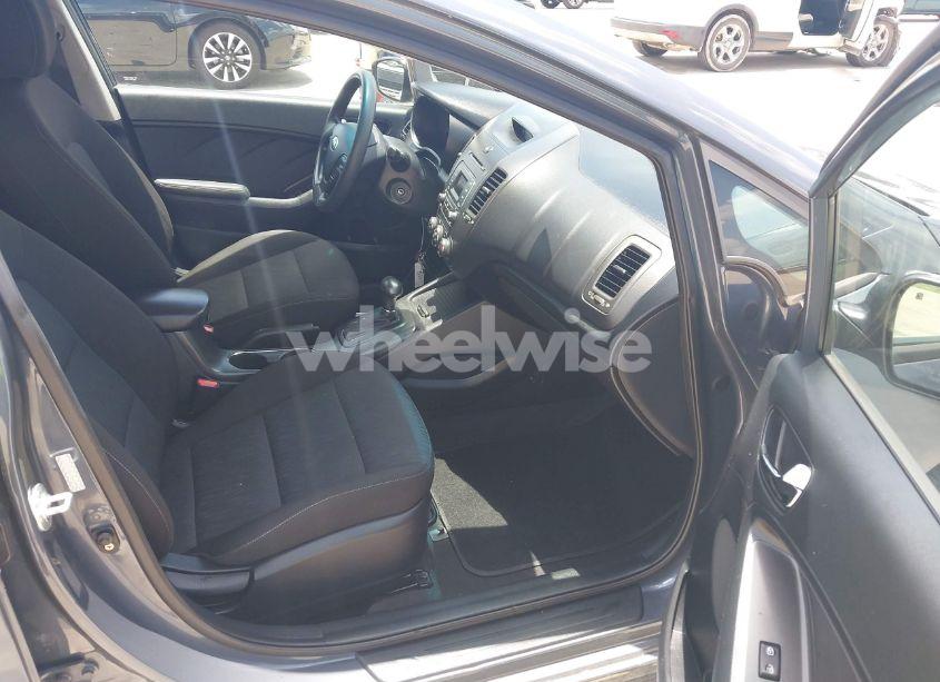 Photo 5 of 2016 Kia Forte LX (VIN KNAFK4A68G5554119)