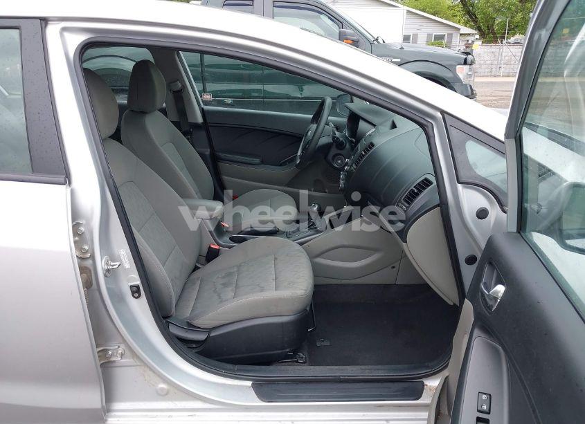 Photo 5 of 2016 Kia Forte LX (VIN KNAFK4A69G5502921)