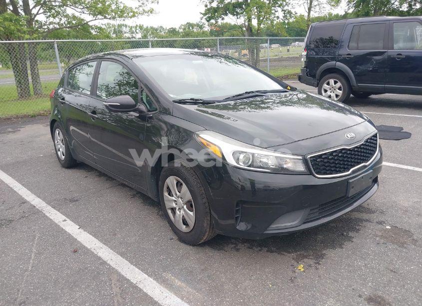 2017 Kia Forte LX (VIN KNAFK5A81H5695252) main photo