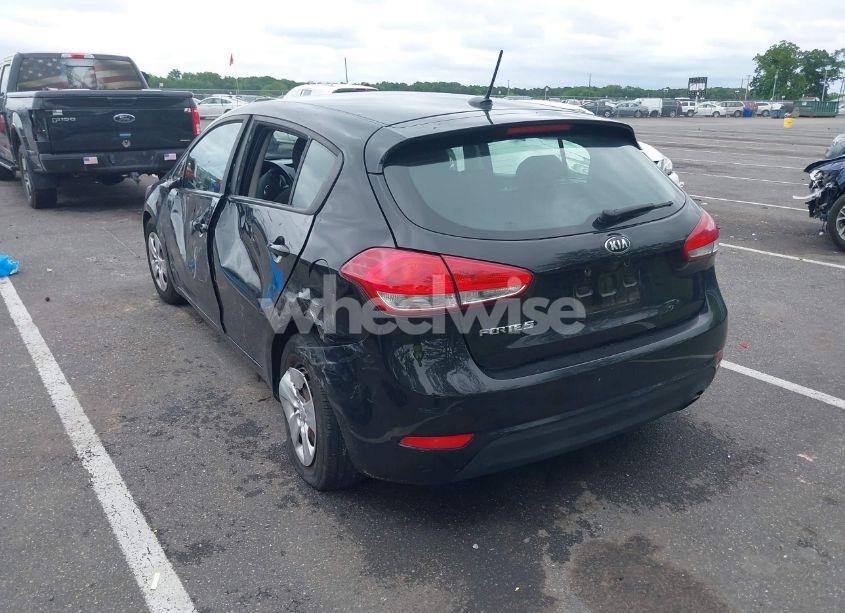 Photo 3 of 2017 Kia Forte LX (VIN KNAFK5A81H5695252)