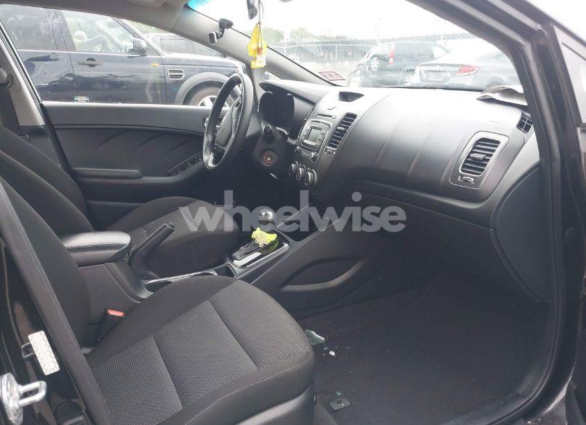 Photo 5 of 2017 Kia Forte LX (VIN KNAFK5A81H5695252)