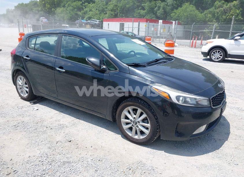 2017 Kia Forte LX (VIN KNAFK5A83H5670241) main photo