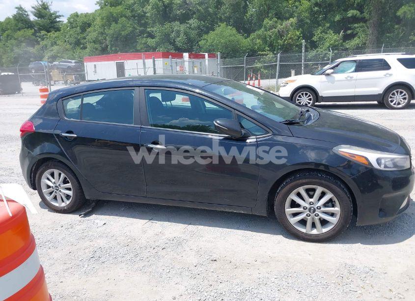 Photo 13 of 2017 Kia Forte LX (VIN KNAFK5A83H5670241)