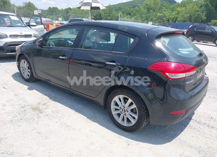 Photo 3 of 2017 Kia Forte LX (VIN KNAFK5A83H5670241)