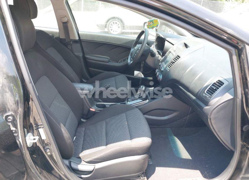 Photo 5 of 2017 Kia Forte LX (VIN KNAFK5A83H5670241)