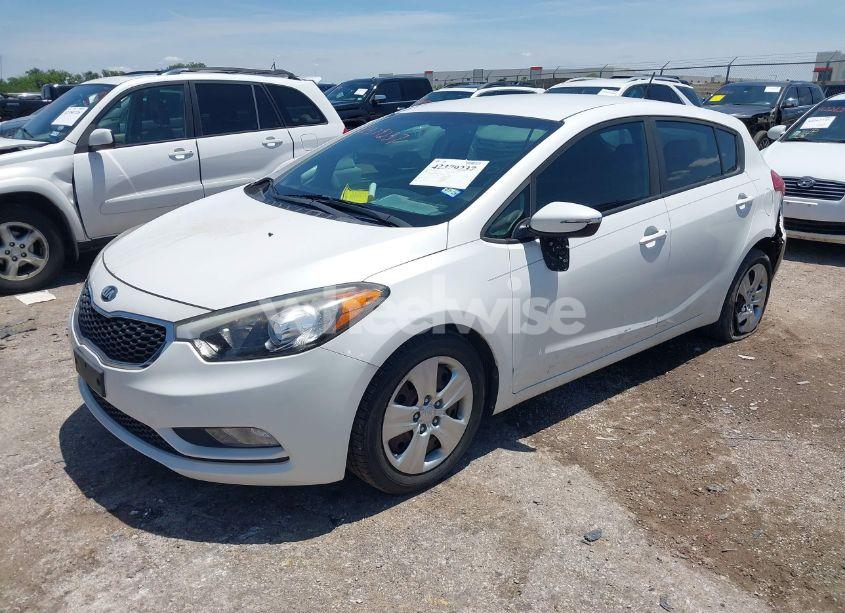 Photo 2 of 2016 Kia Forte LX (VIN KNAFK5A85G5584833)