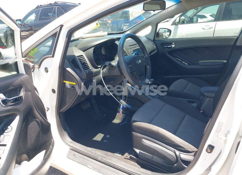 Photo 5 of 2016 Kia Forte LX (VIN KNAFK5A85G5584833)