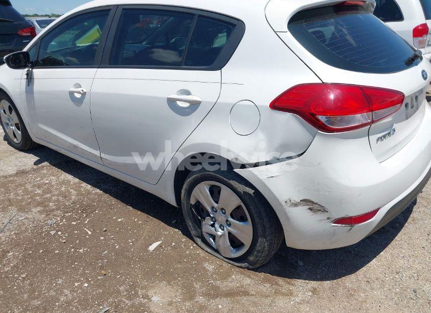 Photo 6 of 2016 Kia Forte LX (VIN KNAFK5A85G5584833)