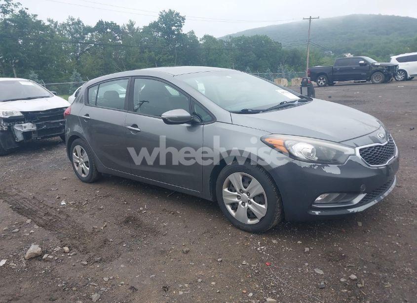2016 Kia Forte LX (VIN KNAFK5A86G5583965) main photo