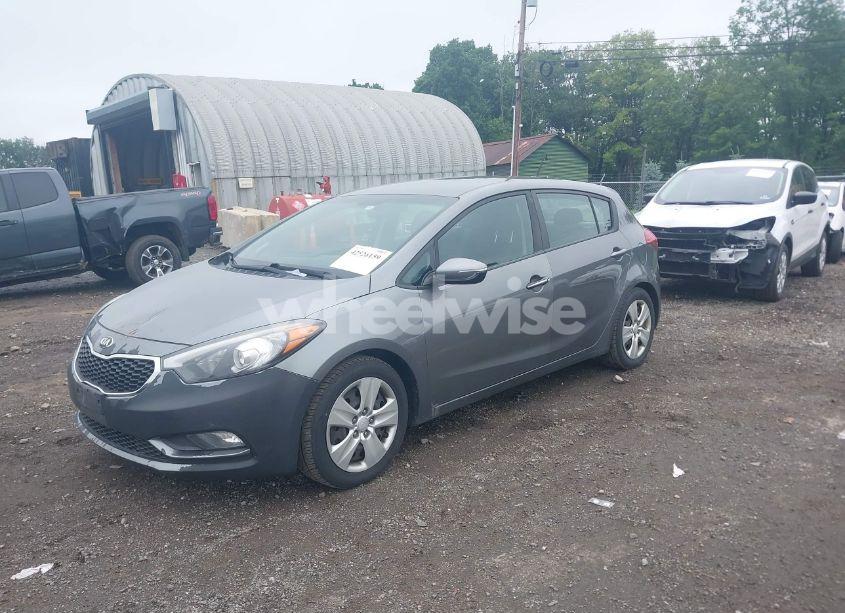Photo 2 of 2016 Kia Forte LX (VIN KNAFK5A86G5583965)