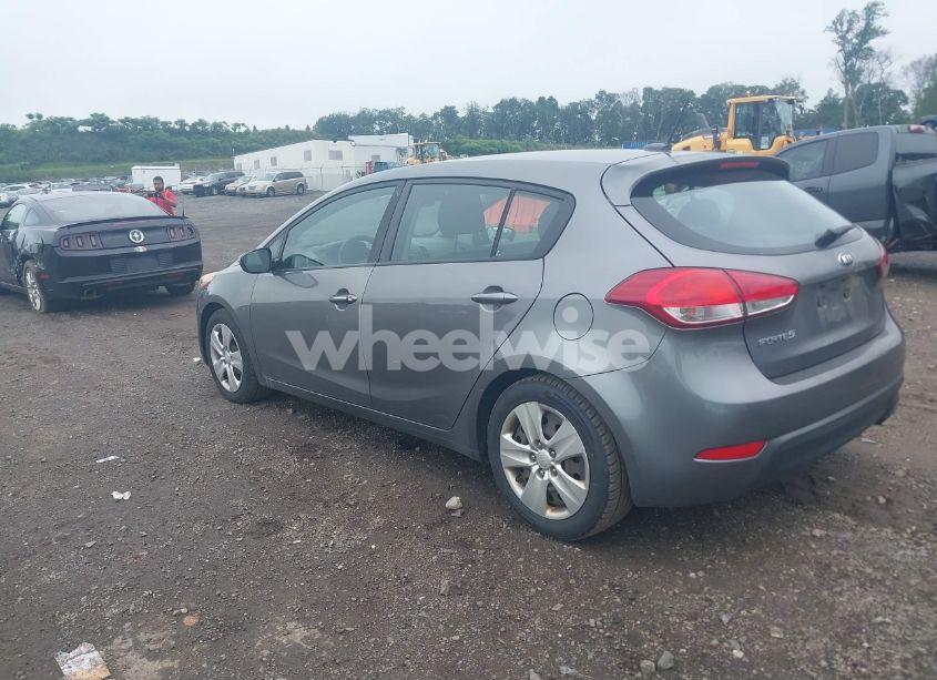 Photo 3 of 2016 Kia Forte LX (VIN KNAFK5A86G5583965)