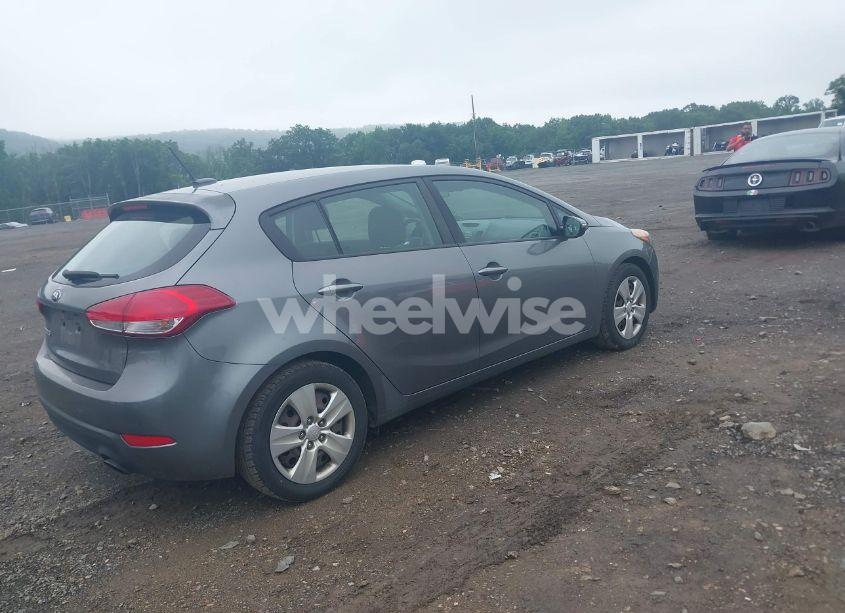 Photo 4 of 2016 Kia Forte LX (VIN KNAFK5A86G5583965)