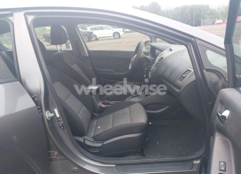 Photo 5 of 2016 Kia Forte LX (VIN KNAFK5A86G5583965)