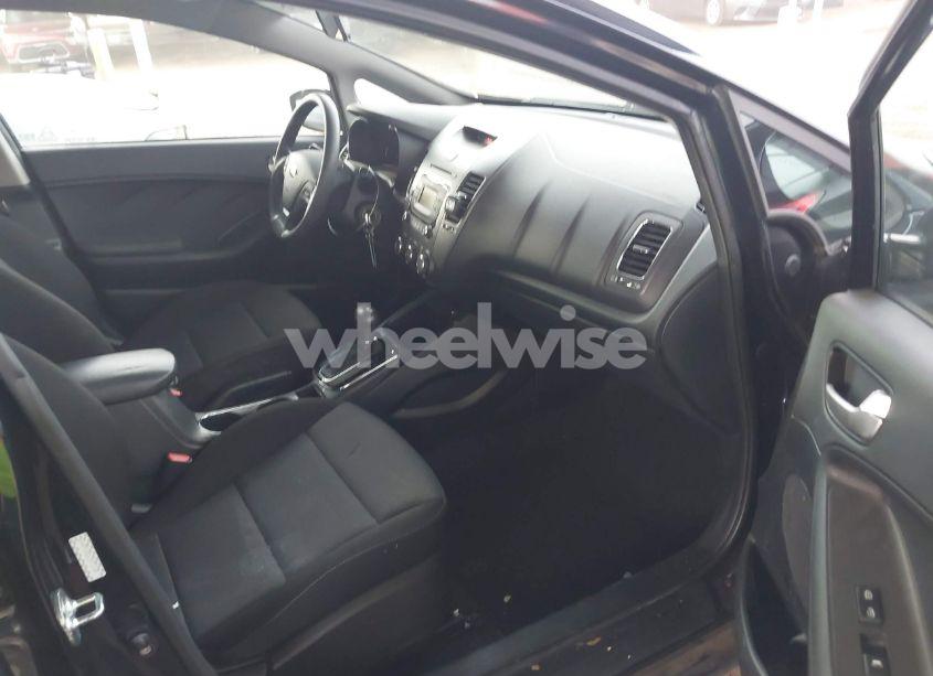 Photo 5 of 2018 Kia Forte LX (VIN KNAFK5A88J5773709)