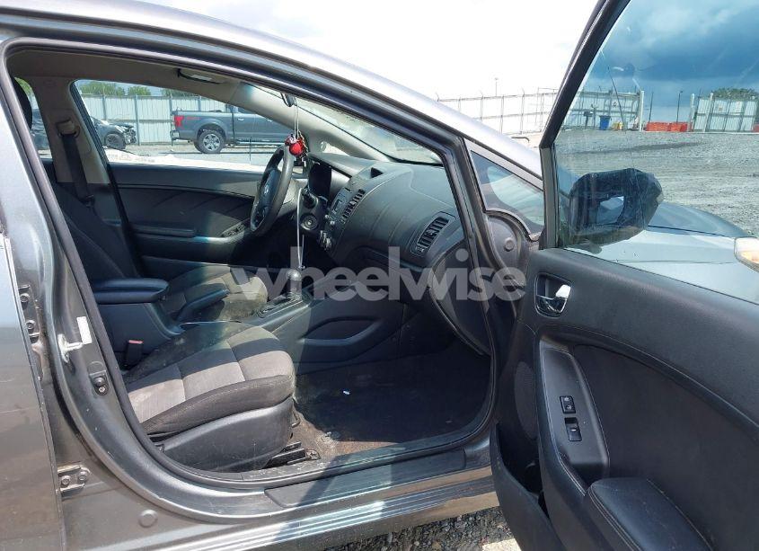 Photo 5 of 2016 Kia Forte LX (VIN KNAFK5A89G5630678)