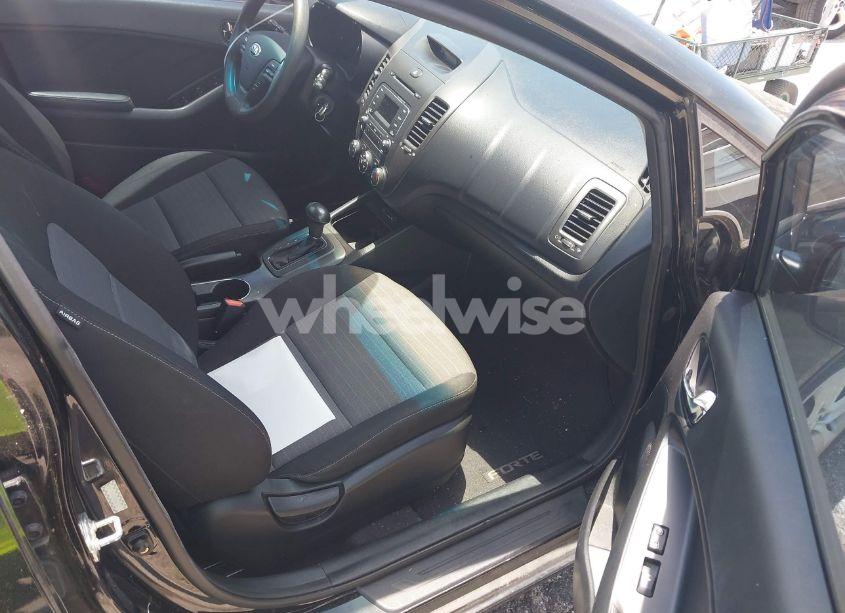 Photo 5 of 2016 Kia Forte LX (VIN KNAFK5A8XG5607717)