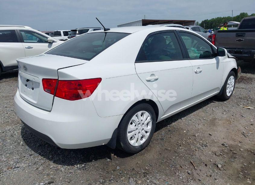 Photo 4 of 2013 Kia Forte LX (VIN KNAFT4A20D5654592)