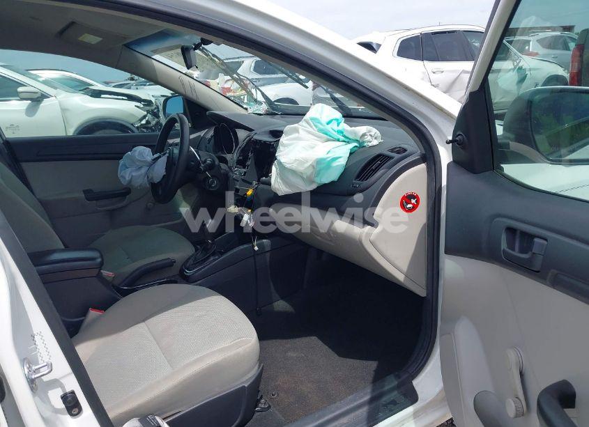 Photo 5 of 2013 Kia Forte LX (VIN KNAFT4A20D5654592)