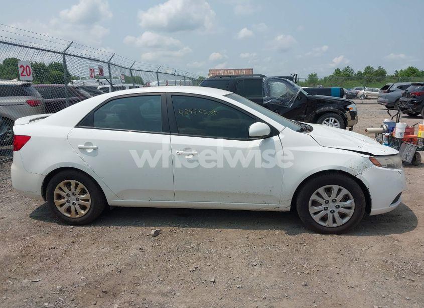 Photo 13 of 2013 Kia Forte LX (VIN KNAFT4A24D5715930)