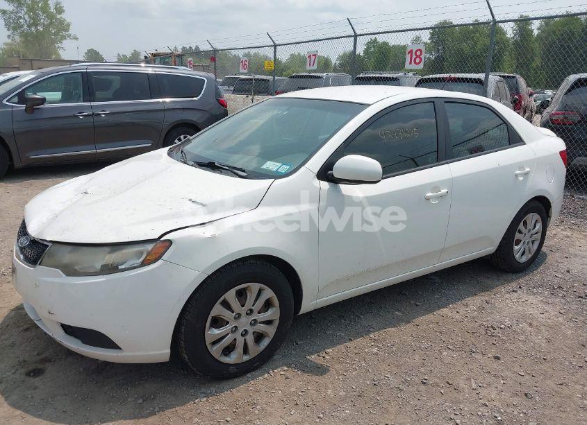 Photo 2 of 2013 Kia Forte LX (VIN KNAFT4A24D5715930)