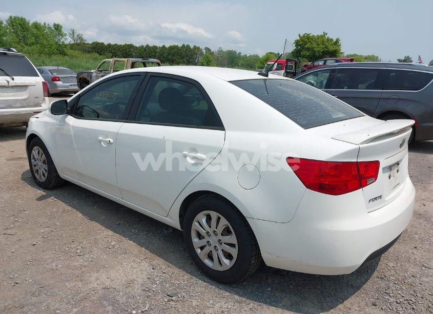 Photo 3 of 2013 Kia Forte LX (VIN KNAFT4A24D5715930)