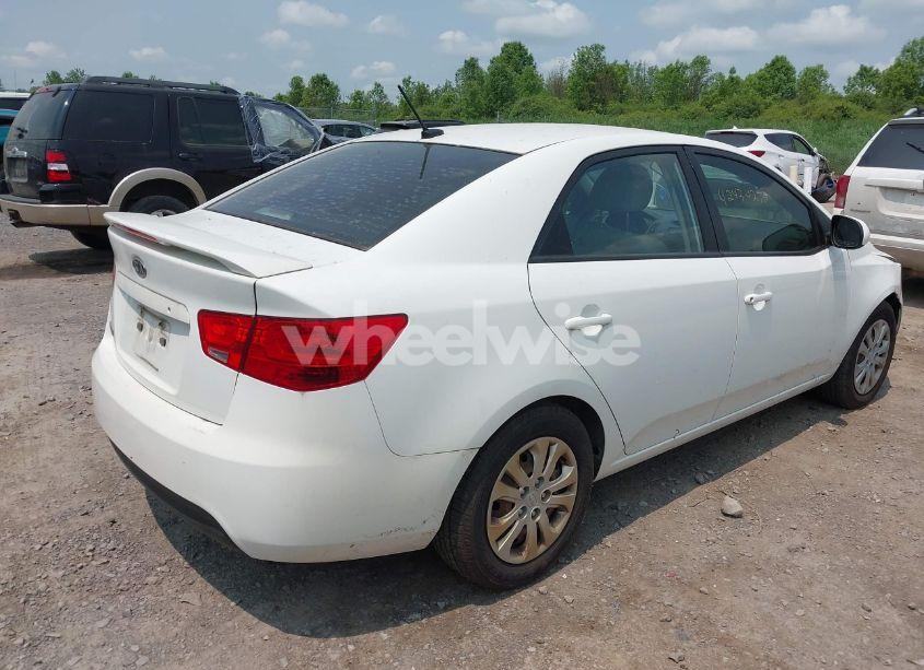 Photo 4 of 2013 Kia Forte LX (VIN KNAFT4A24D5715930)