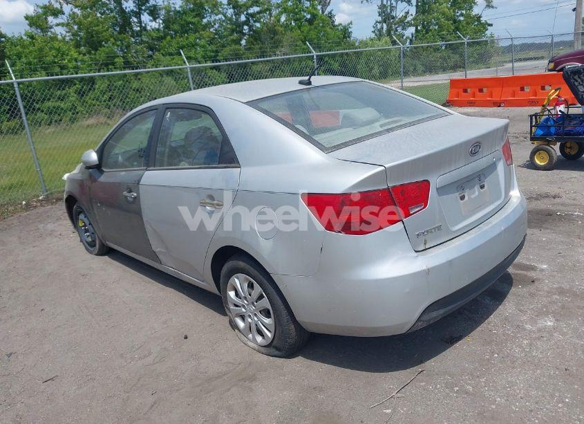 Photo 3 of 2010 Kia Forte LX (VIN KNAFT4A25A5047454)