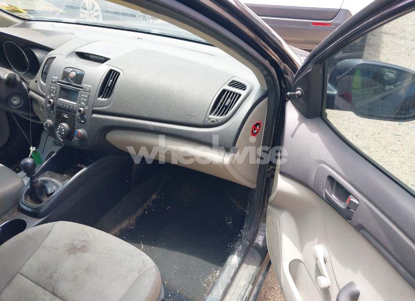 Photo 5 of 2013 Kia Forte LX (VIN KNAFT4A2XD5713972)