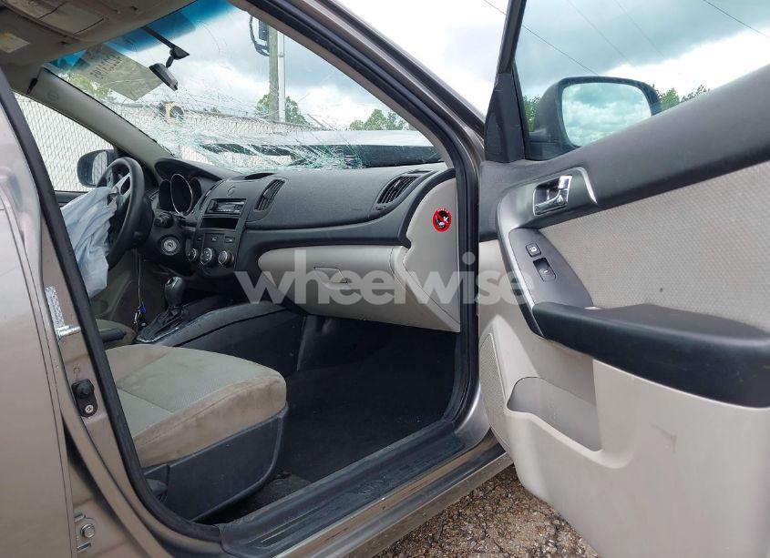 Photo 5 of 2013 Kia Forte EX (VIN KNAFU4A20D5663175)