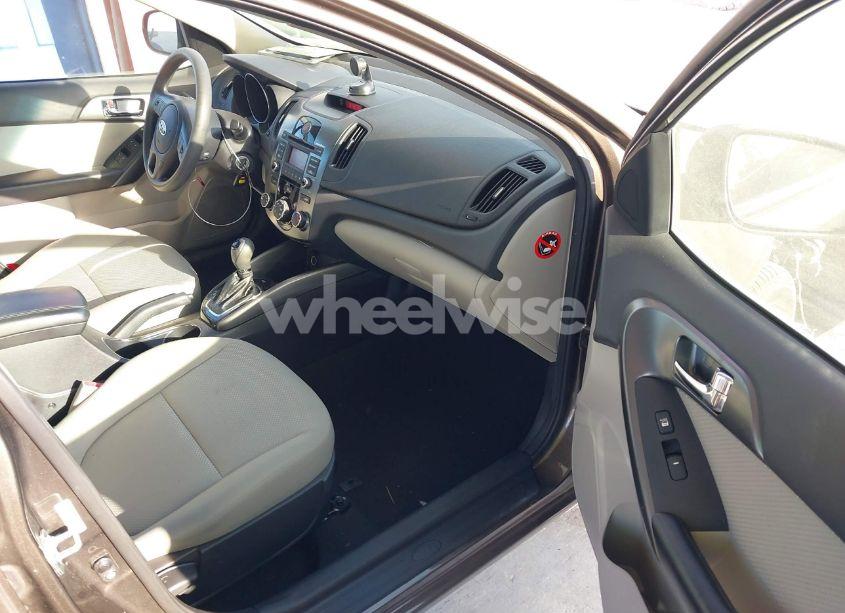 Photo 5 of 2013 Kia Forte EX (VIN KNAFU4A20D5736268)