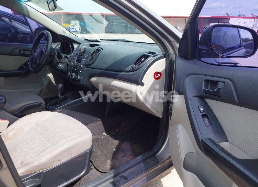 Photo 5 of 2010 Kia Forte EX (VIN KNAFU4A21A5214941)