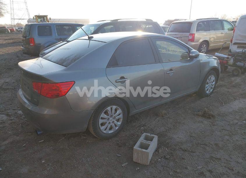 Photo 4 of 2010 Kia Forte EX (VIN KNAFU4A21A5860304)
