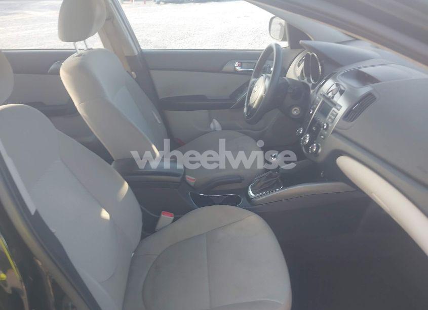 Photo 5 of 2013 Kia Forte EX (VIN KNAFU4A22D5704308)