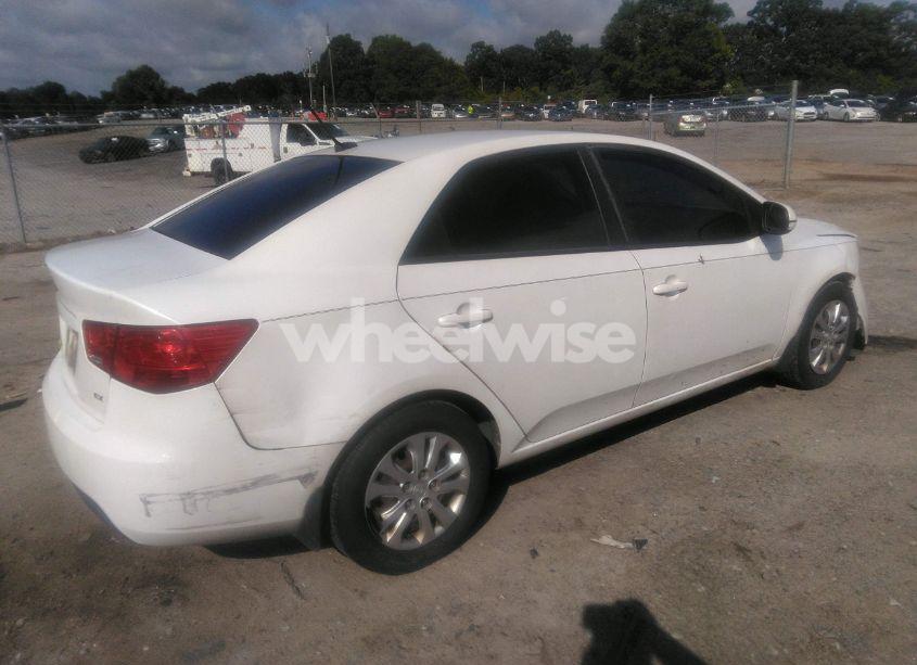 Photo 4 of 2013 Kia Forte EX (VIN KNAFU4A23D5718699)