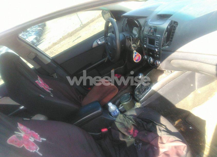 Photo 5 of 2013 Kia Forte EX (VIN KNAFU4A23D5718699)