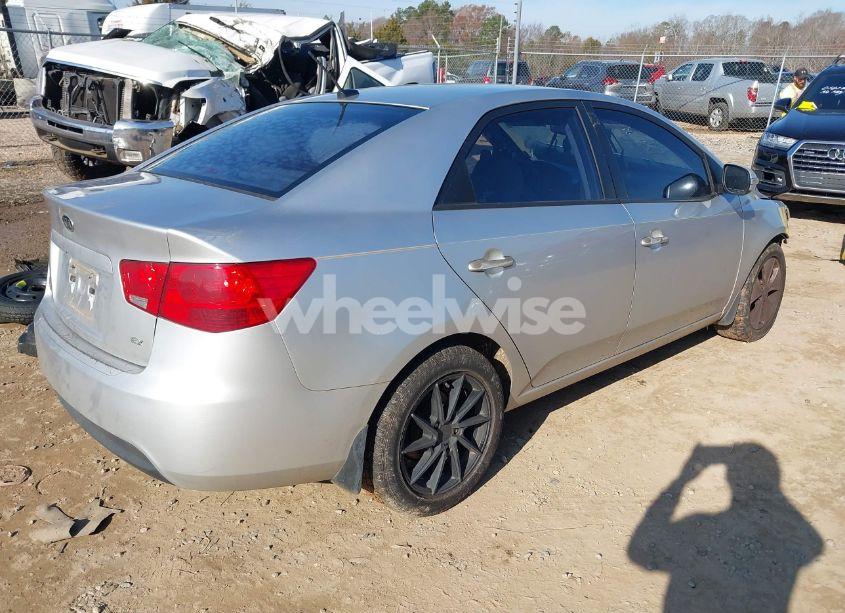 Photo 4 of 2010 Kia Forte EX (VIN KNAFU4A24A5862810)