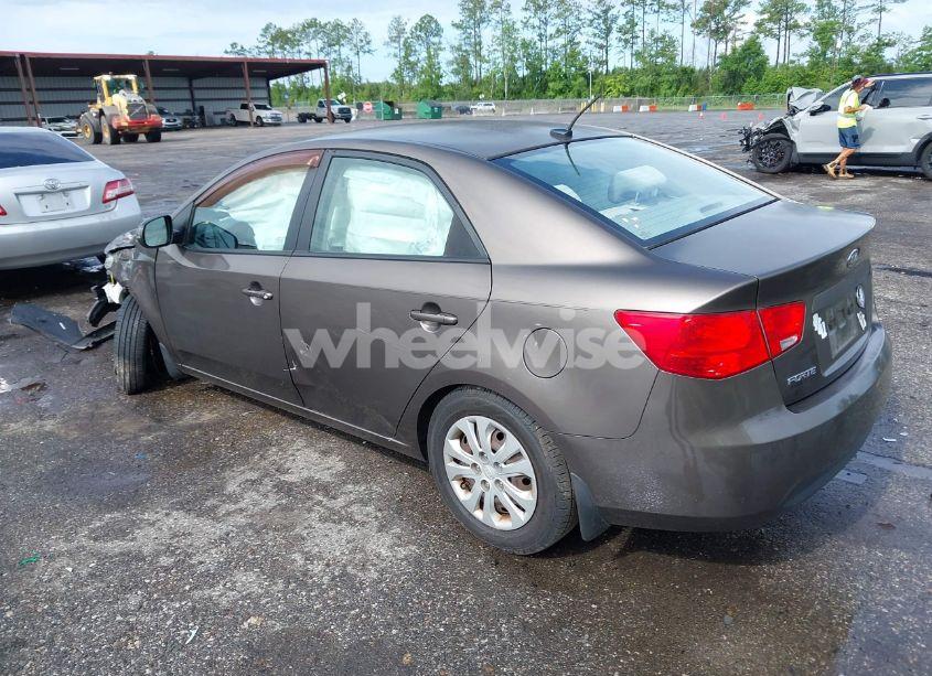Photo 3 of 2013 Kia Forte EX (VIN KNAFU4A26D5727719)