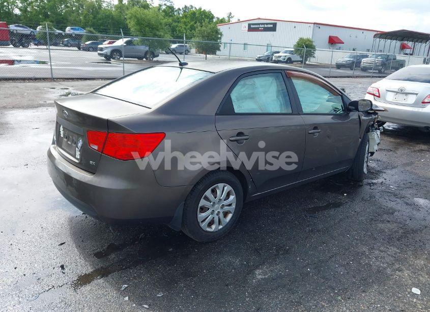 Photo 4 of 2013 Kia Forte EX (VIN KNAFU4A26D5727719)