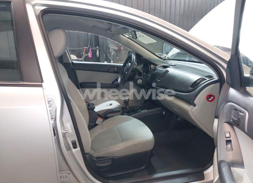 Photo 5 of 2010 Kia Forte EX (VIN KNAFU4A27A5061837)