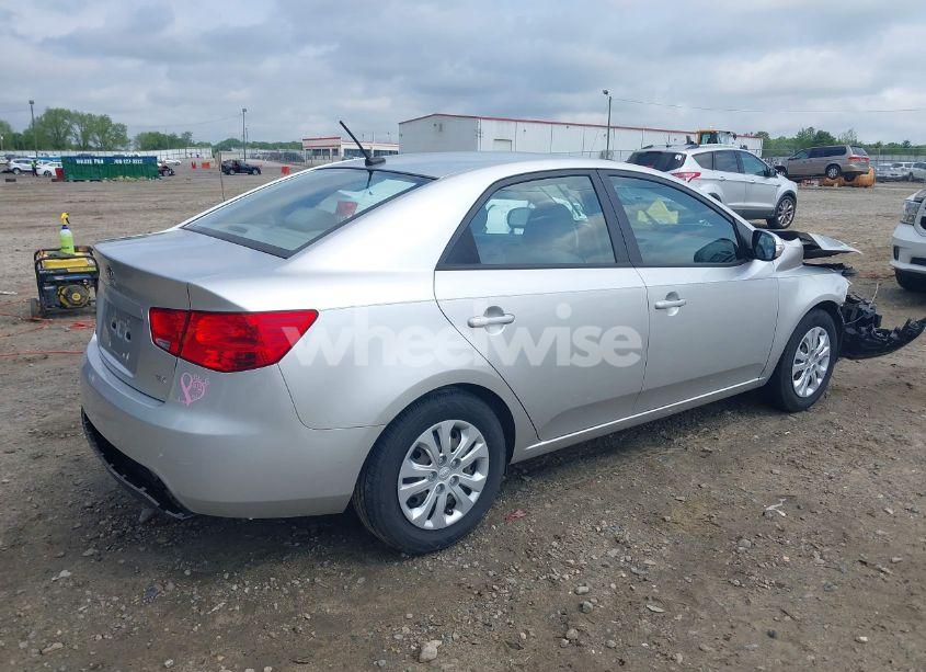 Photo 4 of 2010 Kia Forte EX (VIN KNAFU4A27A5834628)