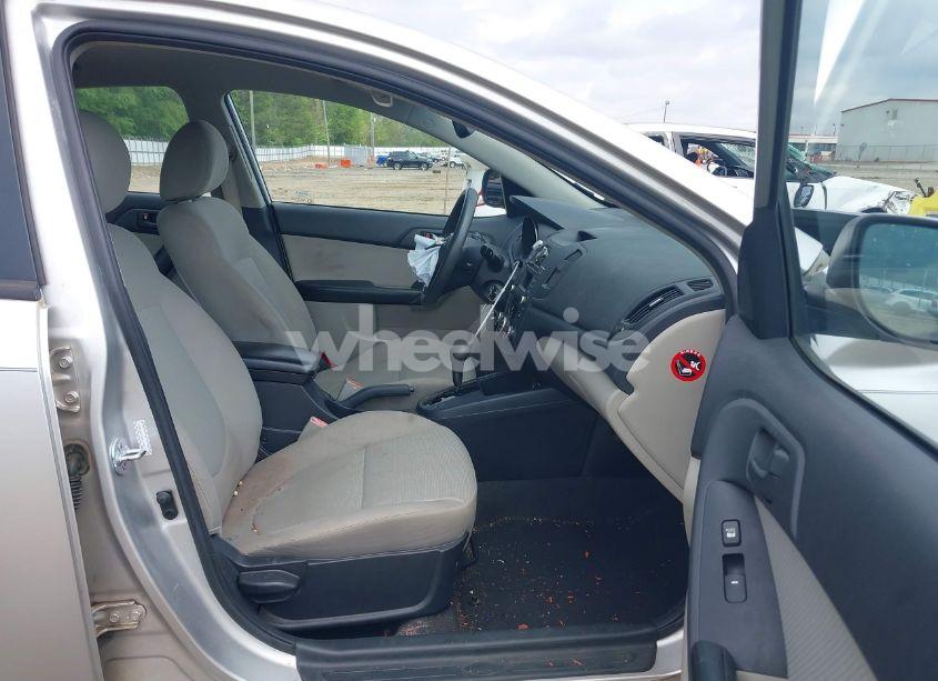 Photo 5 of 2010 Kia Forte EX (VIN KNAFU4A27A5834628)