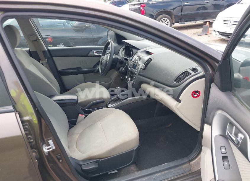 Photo 5 of 2013 Kia Forte EX (VIN KNAFU4A27D5655087)