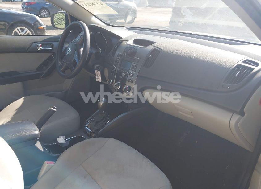 Photo 5 of 2013 Kia Forte EX (VIN KNAFU4A27D5695542)