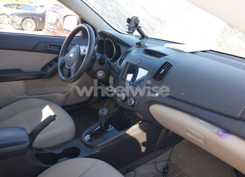 Photo 5 of 2010 Kia Forte EX (VIN KNAFU4A29A5807379)