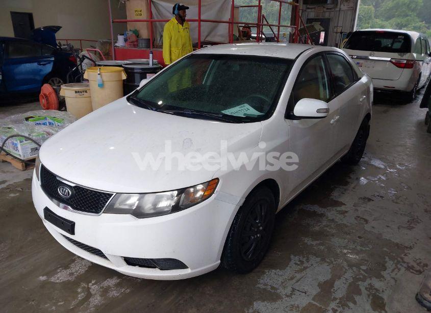 Photo 2 of 2010 Kia Forte EX (VIN KNAFU4A29A5858736)