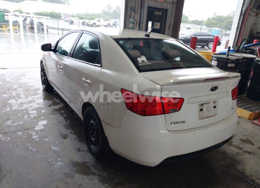 Photo 3 of 2010 Kia Forte EX (VIN KNAFU4A29A5858736)