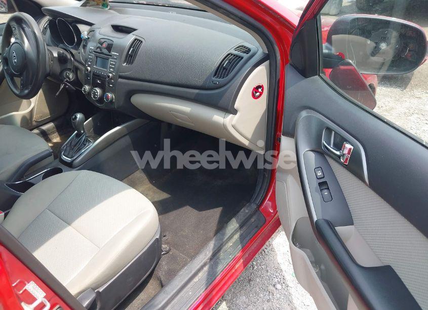 Photo 5 of 2013 Kia Forte EX (VIN KNAFU4A2XD5715136)