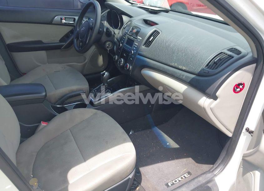 Photo 5 of 2013 Kia Forte EX (VIN KNAFU5A21D5700448)
