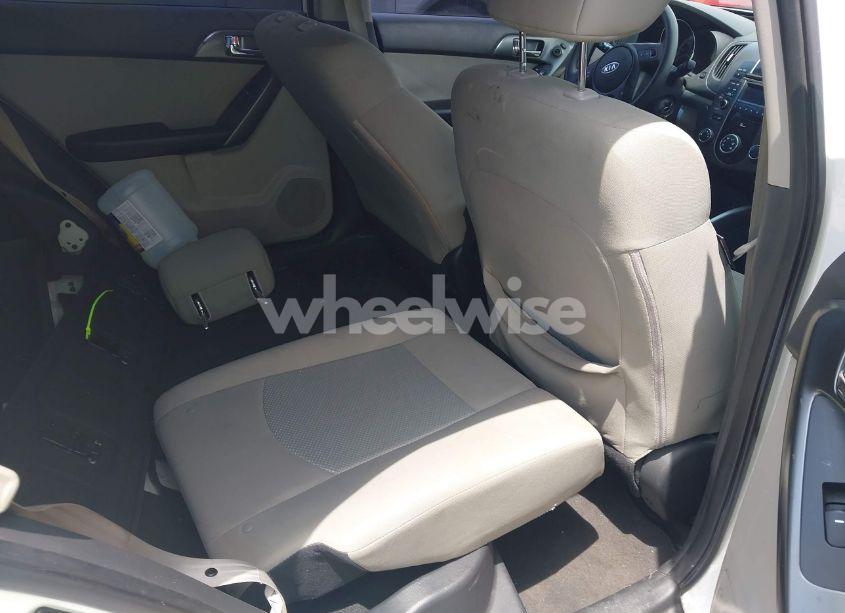 Photo 8 of 2013 Kia Forte EX (VIN KNAFU5A21D5700448)