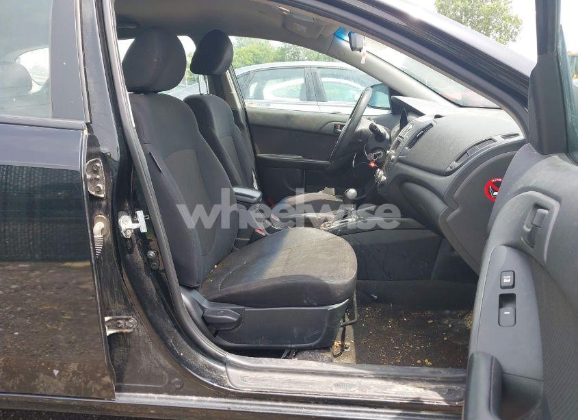 Photo 5 of 2011 Kia Forte EX (VIN KNAFU5A22B5328860)